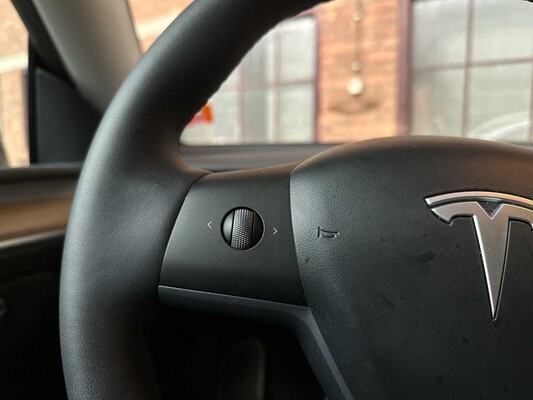 Tesla Model Y Langstrecken-Allradantrieb 75 kWh 351 PS 2021, N-842-RT