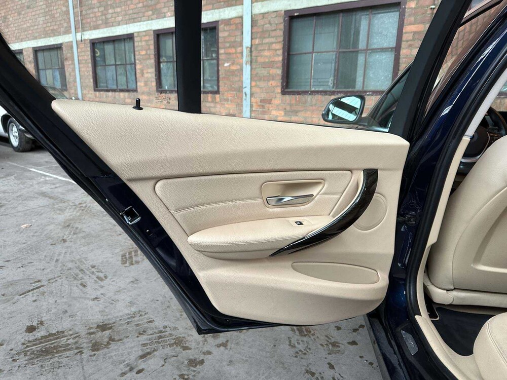 BMW 320i EfficientDynamics Edition Upgrade Edition 170 PS 2013 (Original-NL) 3er, 1-SLL-03