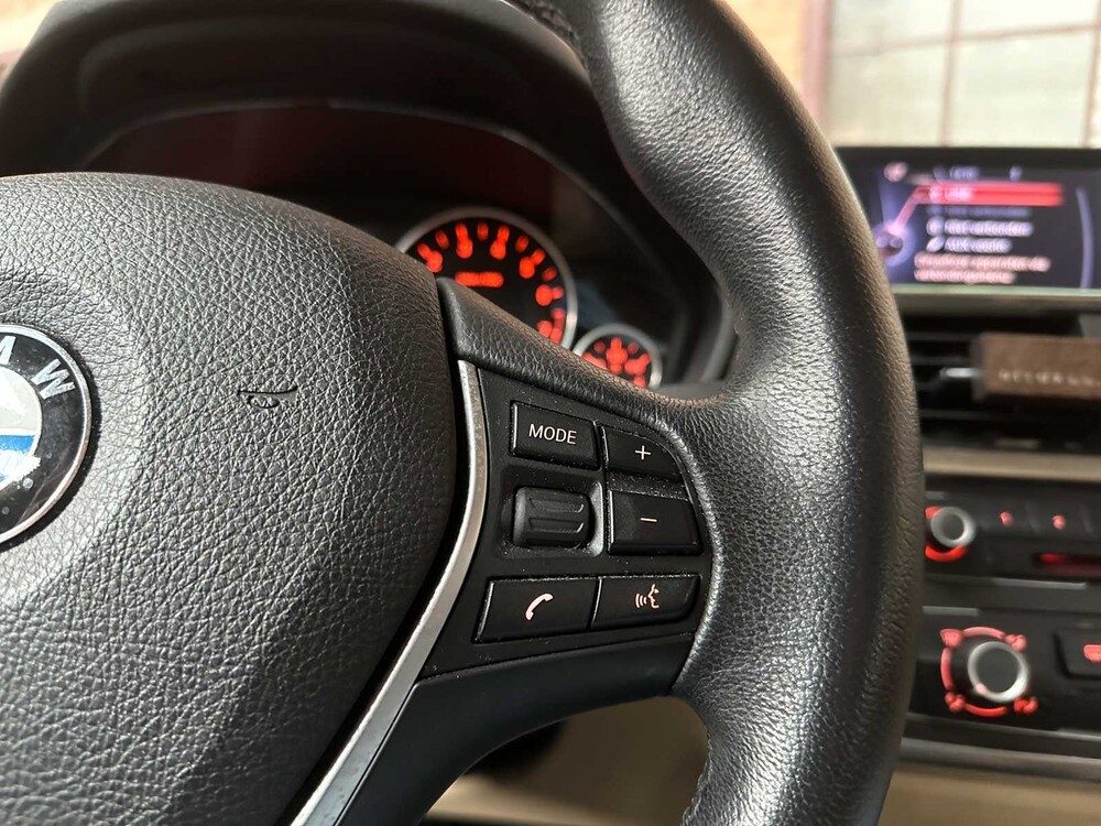 BMW 320i EfficientDynamics Edition Upgrade Edition 170 PS 2013 (Original-NL) 3er, 1-SLL-03