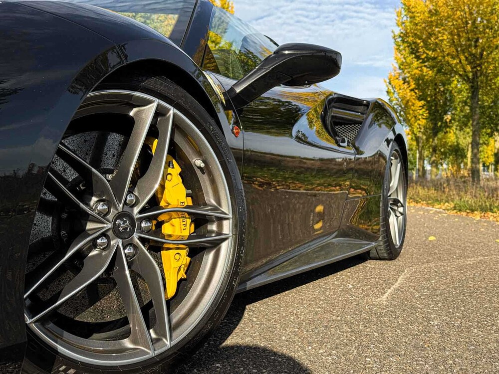 Ferrari 488 Spider HELE 3,9 V8 – Vollkohle – 670 PS 2018