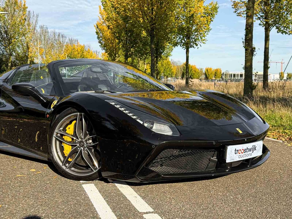 Ferrari 488 Spider HELE 3,9 V8 – Vollkohle – 670 PS 2018