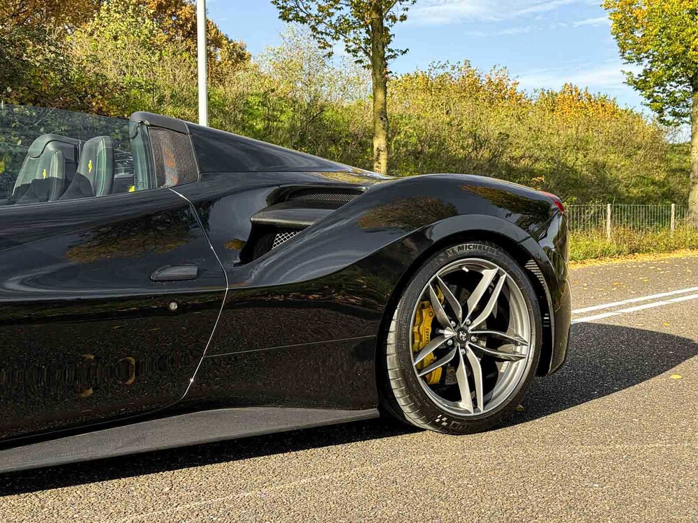 Ferrari 488 Spider HELE 3,9 V8 – Vollkohle – 670 PS 2018