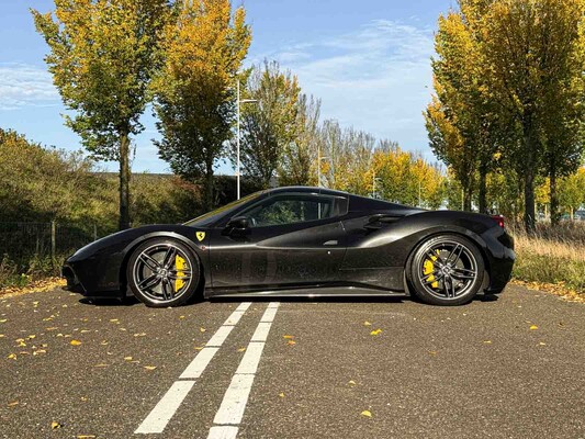 Ferrari 488 Spider HELE 3,9 V8 – Vollkohle – 670 PS 2018