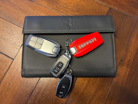 Ferrari 488 Spider HELE 3,9 V8 – Vollkohle – 670 PS 2018