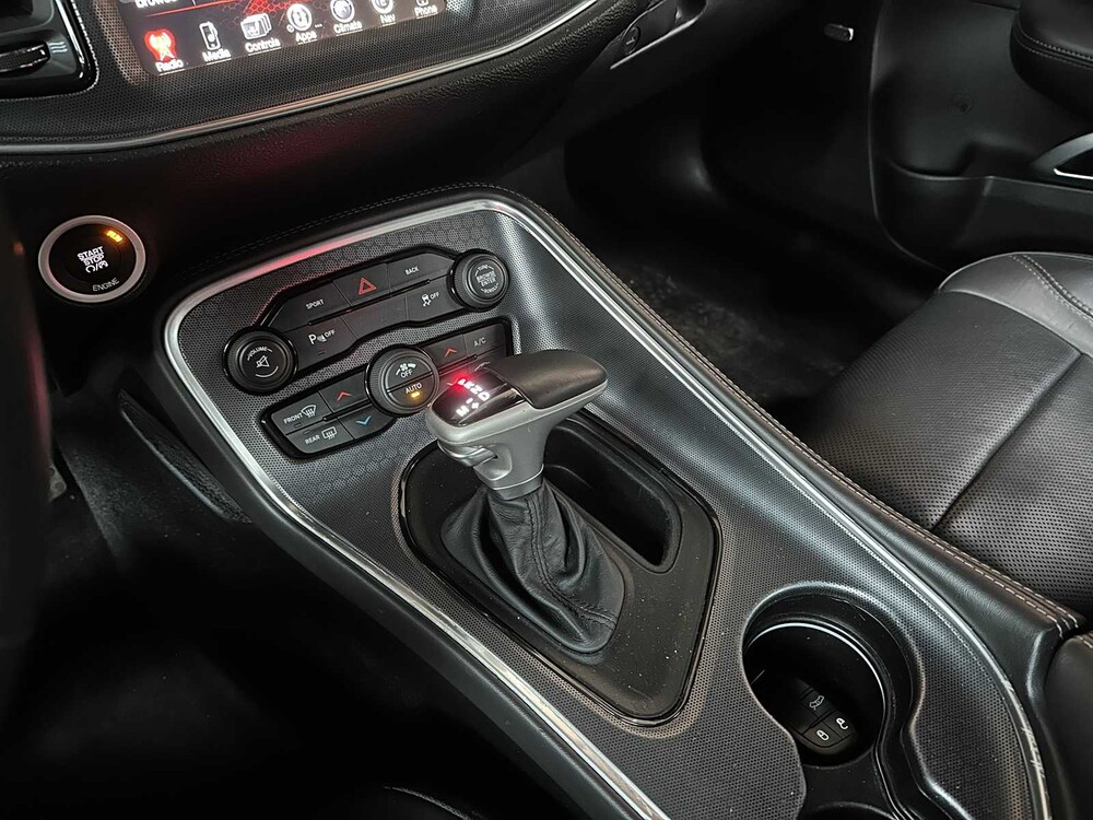 Dodge Challenger SXT PLUS 3,6 V6 305 PS 2015