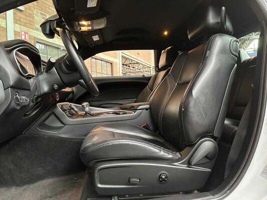 Dodge Challenger SXT PLUS 3,6 V6 305 PS 2015