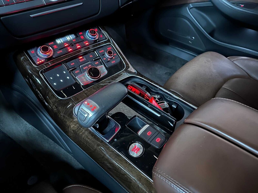 Audi A8 4.2 FSI V8 Quattro 372 PS 2011