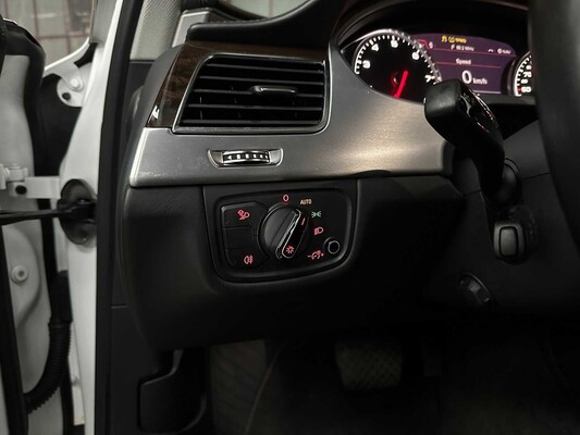 Audi A8 4.2 FSI V8 Quattro 372 PS 2011