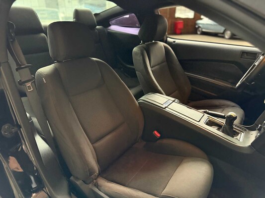 Ford Mustang 3,7 V6 305 PS 2012 Coupé -Schaltgetriebe-