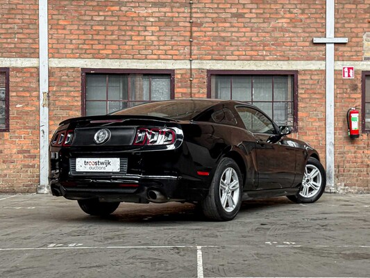 Ford Mustang 3,7 V6 305 PS 2012 Coupé -Schaltgetriebe-