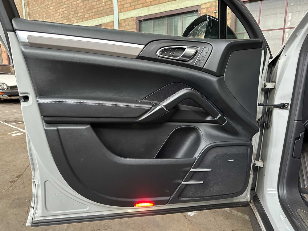 Porsche Cayenne S 4.8 V8 Sport-Chrono 400 PS 2013, JP-842-T