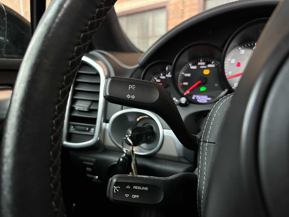 Porsche Cayenne S 4.8 V8 Sport-Chrono 400 PS 2013, JP-842-T