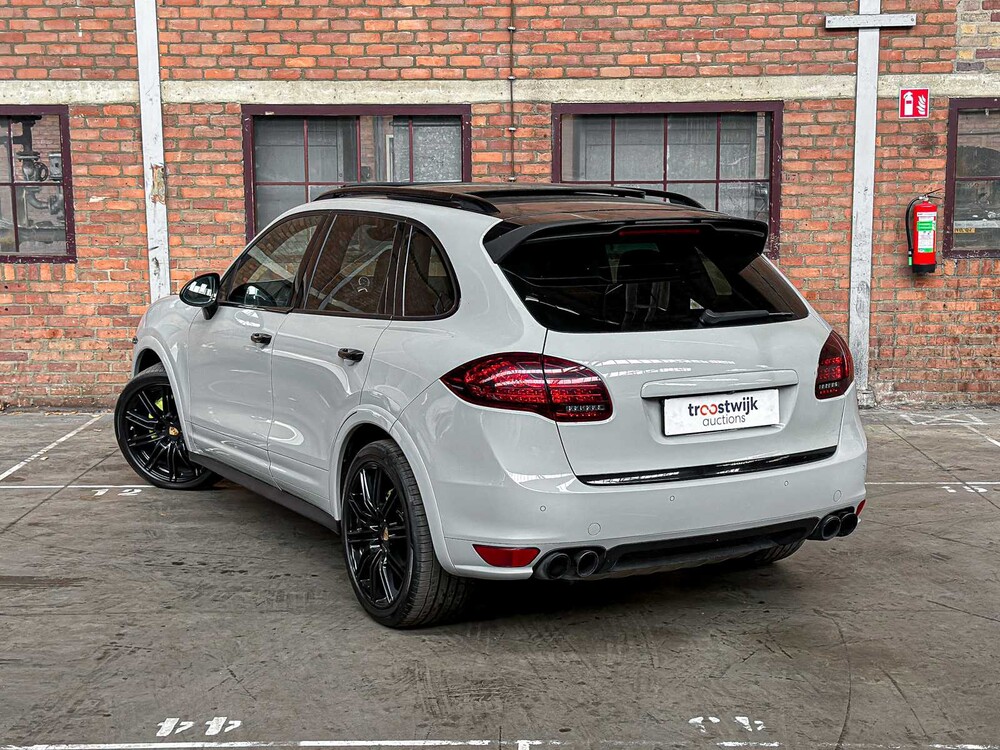 Porsche Cayenne S 4.8 V8 Sport-Chrono 400 PS 2013, JP-842-T