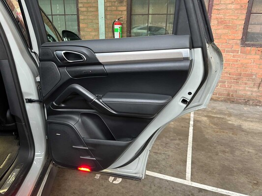 Porsche Cayenne S 4.8 V8 Sport-Chrono 400 PS 2013, JP-842-T