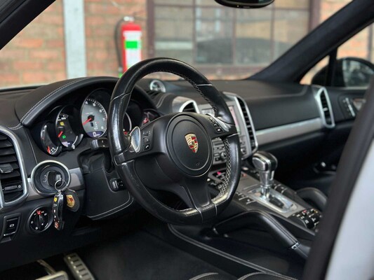 Porsche Cayenne S 4.8 V8 Sport-Chrono 400 PS 2013, JP-842-T