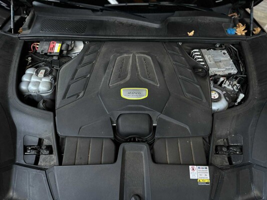 Porsche Cayenne Coupe Turbo S E-Hybrid 4,0 V8 -TECHART CARBON- 680 PS 2020 (Original-NL), J-707-RT