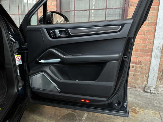 Porsche Cayenne Coupe Turbo S E-Hybrid 4,0 V8 -TECHART CARBON- 680 PS 2020 (Original-NL), J-707-RT