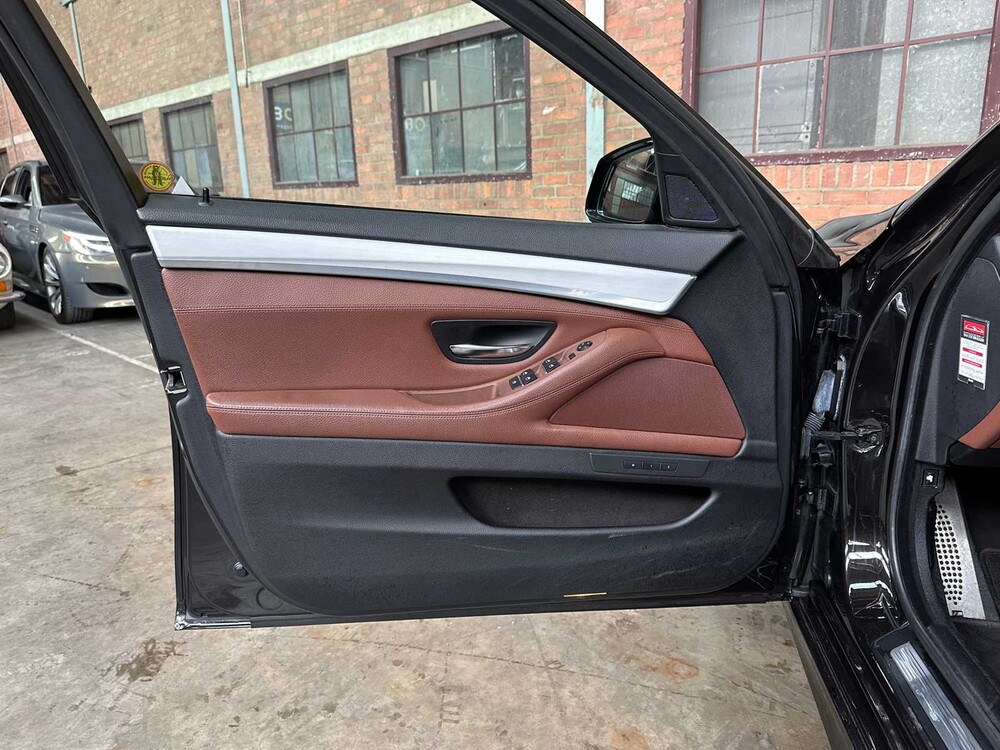 BMW 550i 4,4 V8 High Executive M-Sport F11 408 PS 2011 5er Touring, HP-259-J