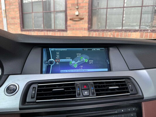 BMW 550i 4,4 V8 High Executive M-Sport F11 408 PS 2011 5er Touring, HP-259-J