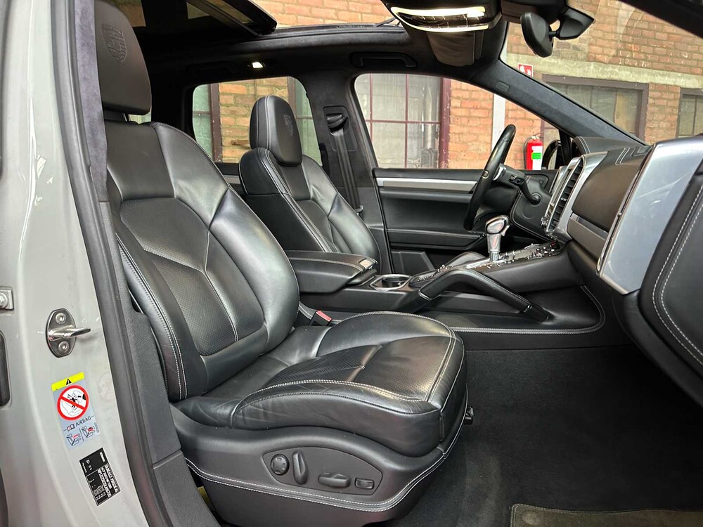 Porsche Cayenne S 4.8 V8 Sport-Chrono 400pk 2013, JP-842-T