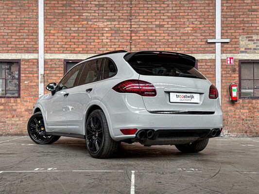 Porsche Cayenne S 4.8 V8 Sport-Chrono 400pk 2013, JP-842-T