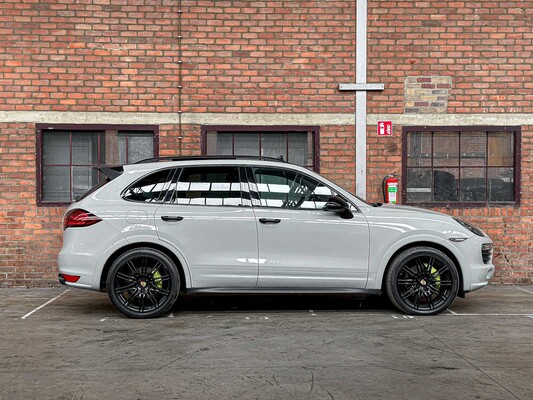 Porsche Cayenne S 4.8 V8 Sport-Chrono 400pk 2013, JP-842-T