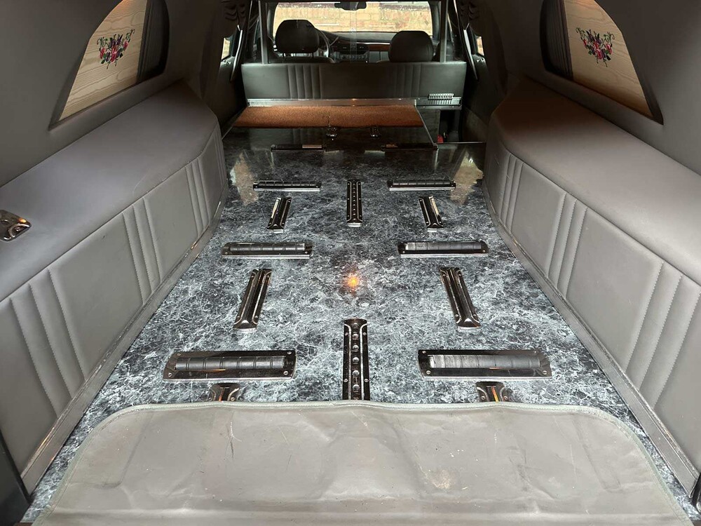 Cadillac DeVille Miller Meteor Hearse 4.6 V8 279pk 2005 Rouwauto