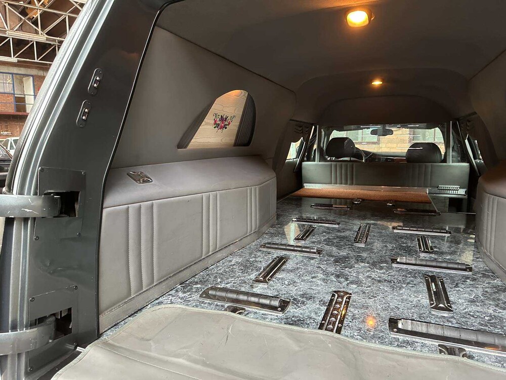 Cadillac DeVille Miller Meteor Hearse 4.6 V8 279pk 2005 Rouwauto