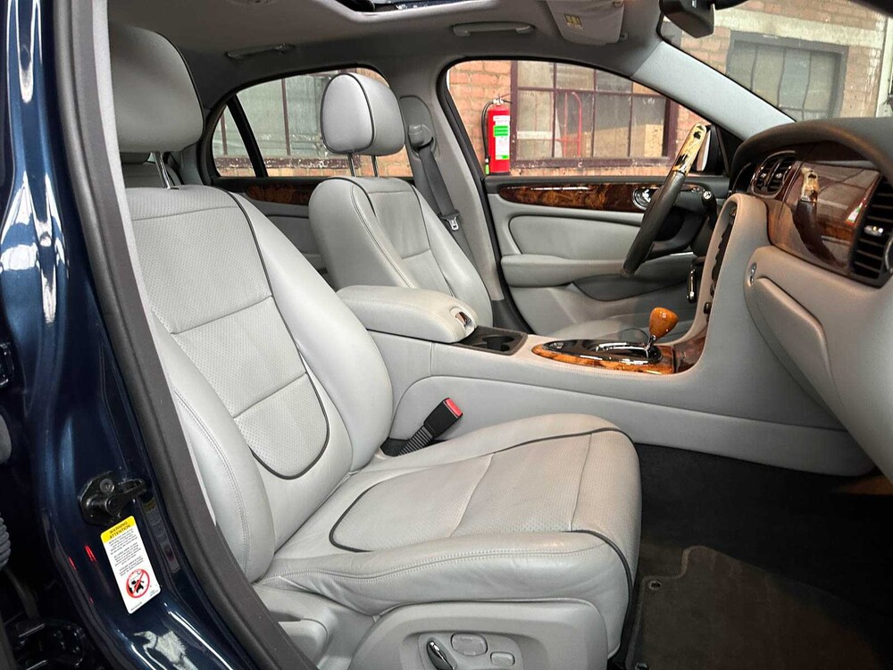 Jaguar XJ 4.2 V8 298pk 2008, T-386-DT Youngtimer