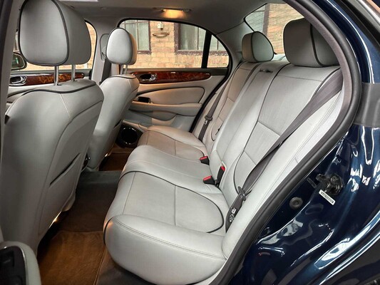 Jaguar XJ 4.2 V8 298pk 2008, T-386-DT Youngtimer