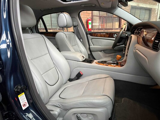 Jaguar XJ 4.2 V8 298pk 2008, T-386-DT Youngtimer