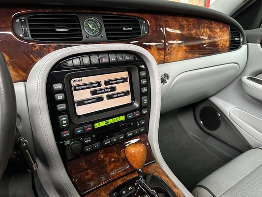 Jaguar XJ 4.2 V8 298pk 2008, T-386-DT Youngtimer