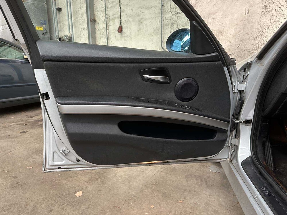 BMW 318i Business Line 3-serie 143pk 2008, 73-GLH-6