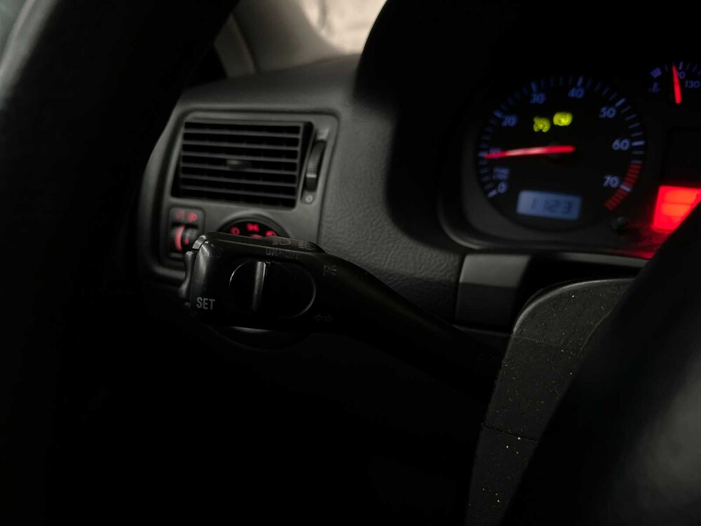 Volkswagen Golf 1,6 Trendline 101 PS 2001 AUTOMATIK, 23 PS-FX