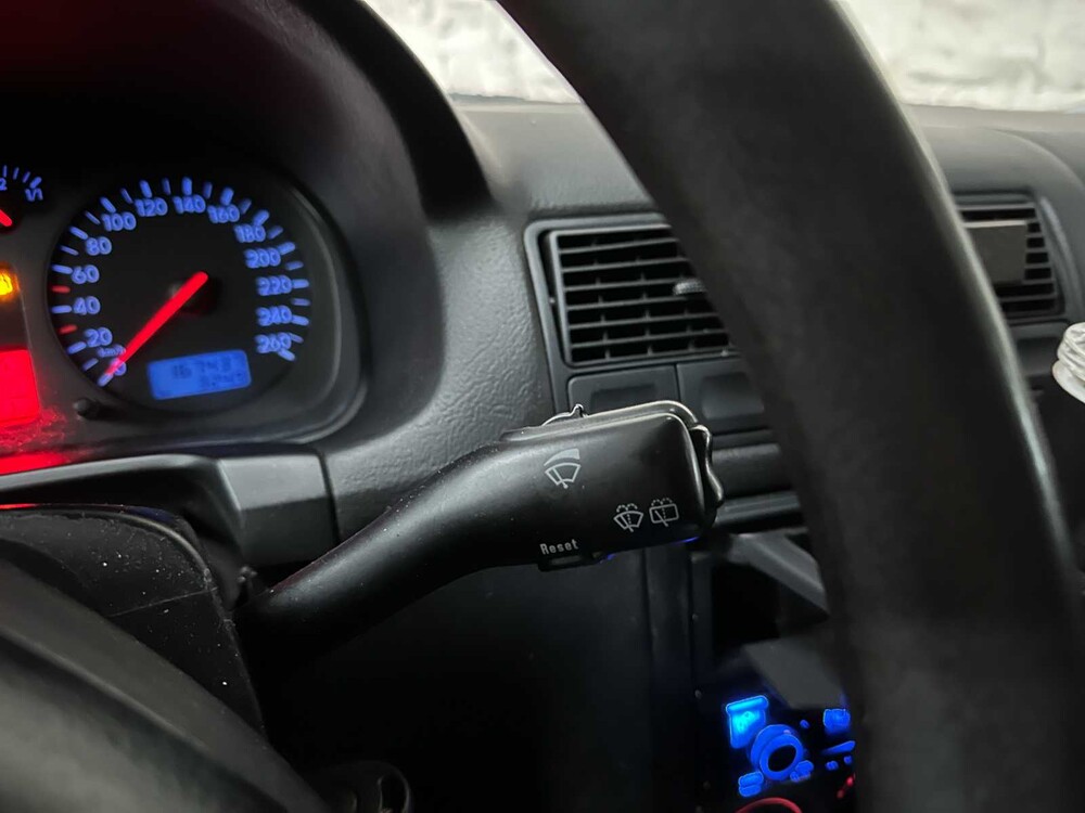 Volkswagen Golf 1,6 Trendline 101 PS 2001 AUTOMATIK, 23 PS-FX