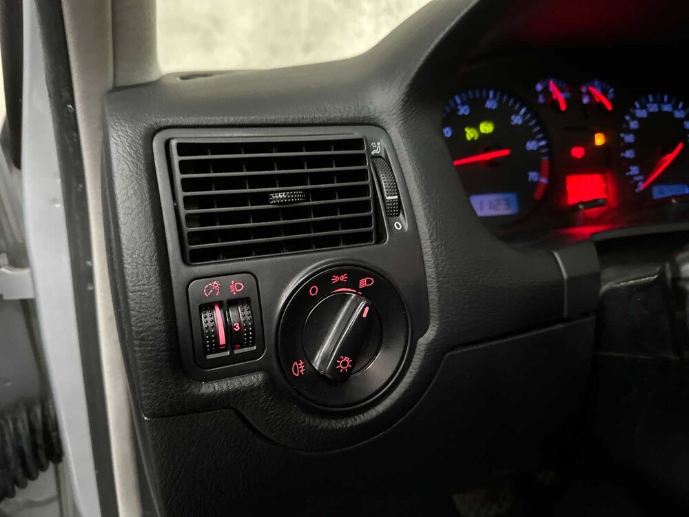 Volkswagen Golf 1.6 Trendline 101pk 2001 AUTOMAAT, 23-HP-FX