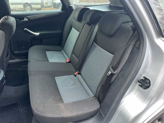 Ford Mondeo Wagon 2.0 TDCi Trend 116pk 2011, 85-PBB-8