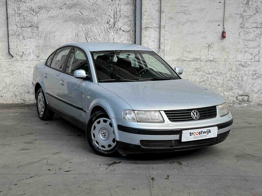 Volkswagen Passat 1,9 TDI Trendline 90 PS 2000, 06-FD-FF