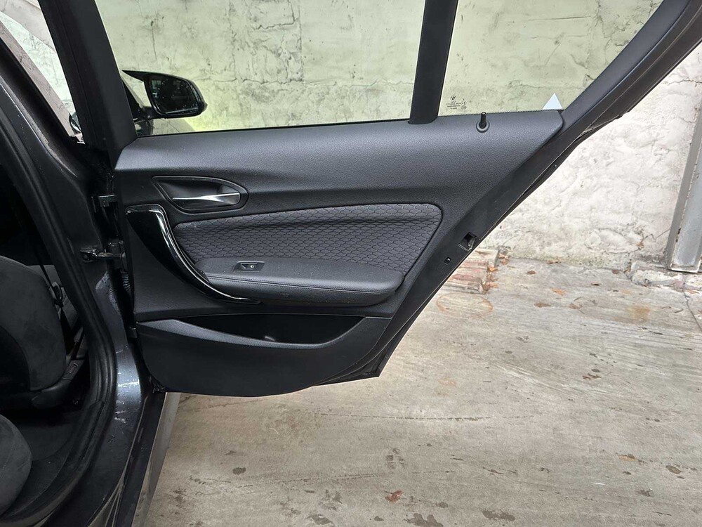 BMW 118i Executive 1-serie 136pk 2018, SR-255-Z