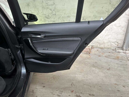 BMW 118i Executive 1-serie 136pk 2018, SR-255-Z