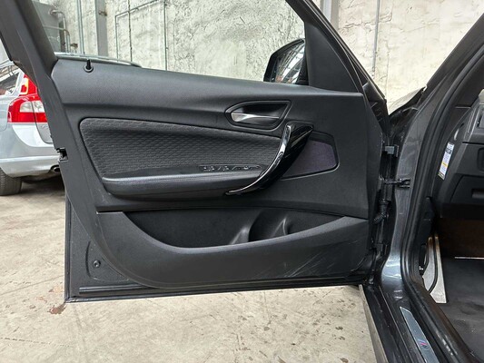 BMW 118i Executive 1-serie 136pk 2018, SR-255-Z