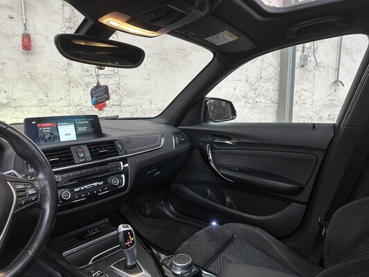 BMW 118i Executive 1-serie 136pk 2018, SR-255-Z