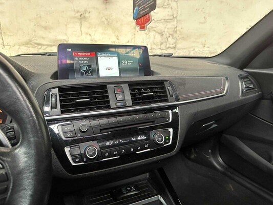 BMW 118i Executive 1-serie 136pk 2018, SR-255-Z