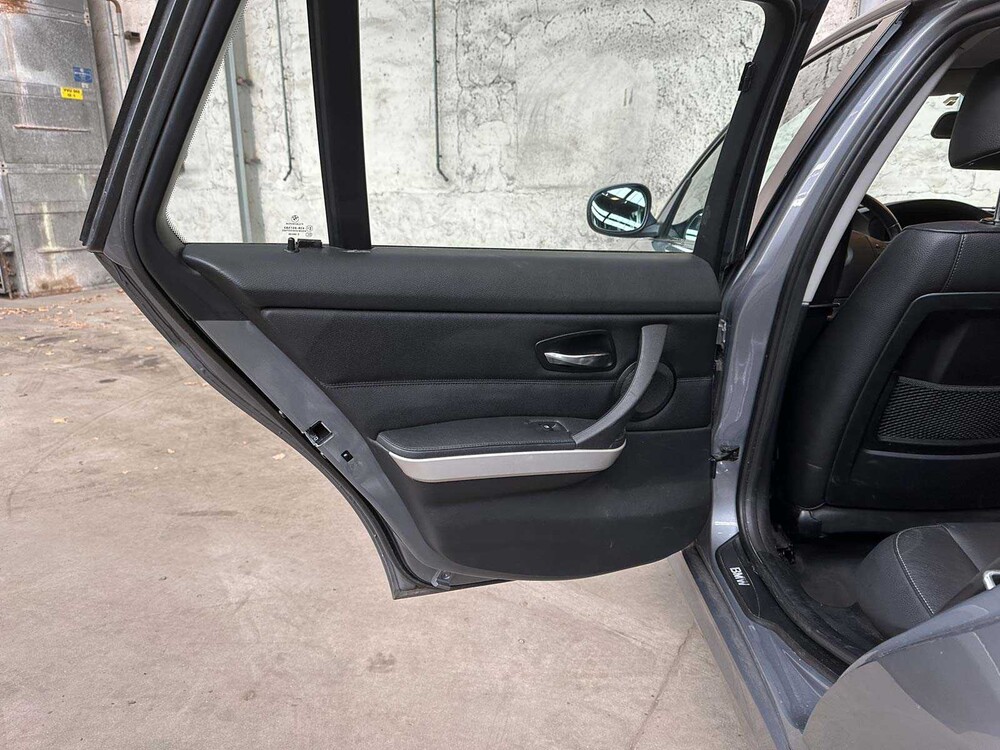 BMW 318i Touring Corporate Lease Luxury Line 136 PS 2011 (Original-NL) 3er, 51-SKX-6