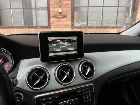 Mercedes-Benz GLA200 1,6 156 PS 2014 (Automatik) GLA-Klasse, TR-595-G