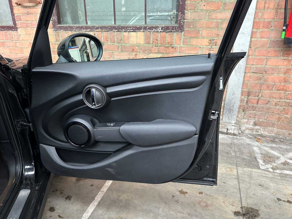 Mini Cooper 1.5 Business 136pk 2016 (Origineel-NL), KR-270-J