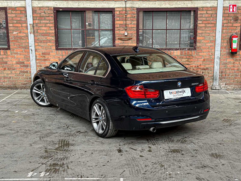 BMW 320i EfficientDynamics Edition Upgrade Edition 170 PS 2013 (Original-NL) 3er, 1-SLL-03