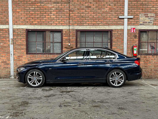 BMW 320i EfficientDynamics Edition Upgrade Edition 170pk 2013 (Origineel-NL) 3-serie, 1-SLL-03
