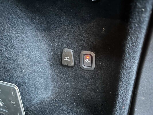 Volvo V60 2.0 T4 Moment.Pro 188pk 2019, ZP-740-L