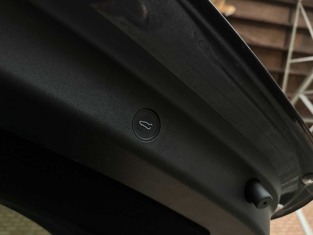 Tesla Model Y Long Range AWD 75kWh 351pk 2021, N-842-RT